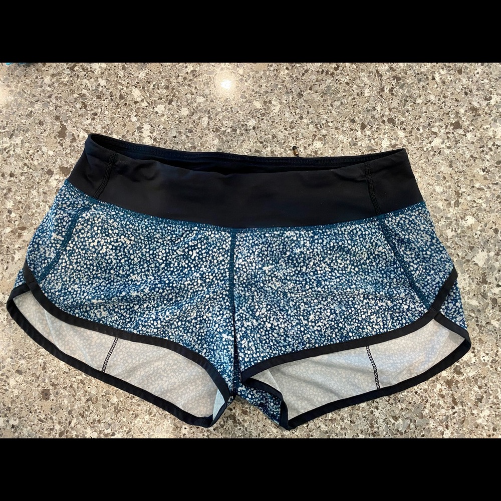 🍋 LuLulemon Speed Up Shorts 2.5” Size 6